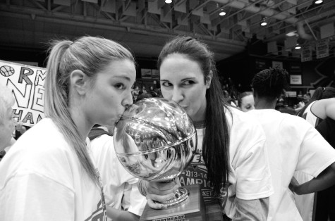 Women’s Basketball Wins NEC Titile