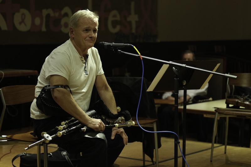 Tommy Fegan, addressing his audience before one of his few solo performances of the evening.  