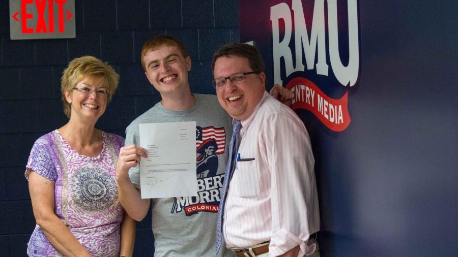 Nick Buzzelli named SCJ Student Journalist of the Year