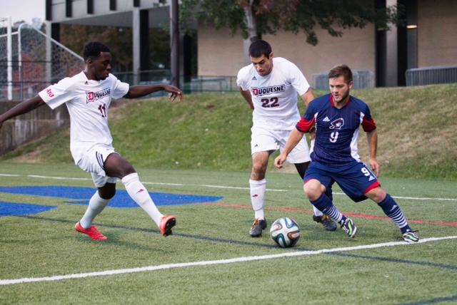 Robert Morris struggled against pressure from the Duquesne defense 