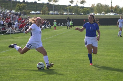 de Jager, Colonials ‘#DoItForMomma’ in win over Sacred Heart