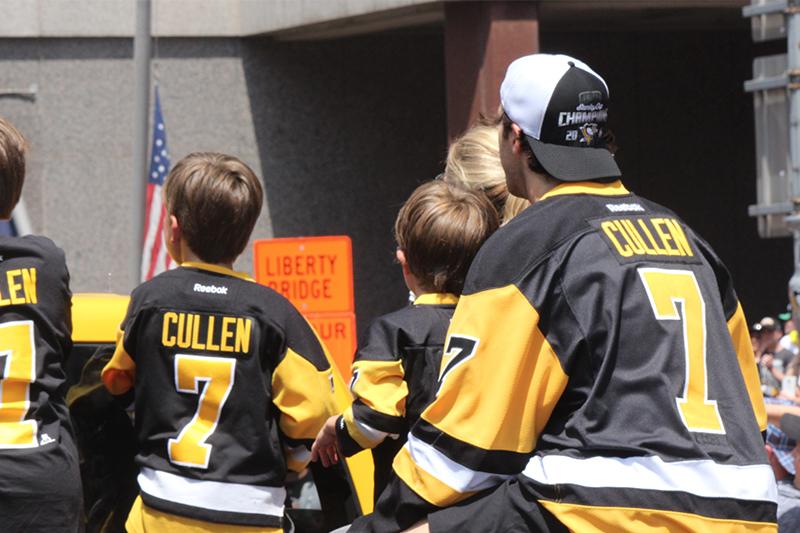 Matt Cullen enjoys the parade with his wife and three sons.