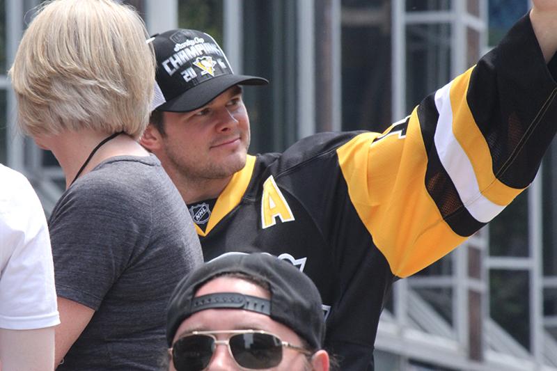 Alternate captain Chris Kunitz waves to fans.