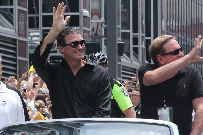 Penguins co-owners Mario Lemieux and Ron Burkle wave to the crowd.