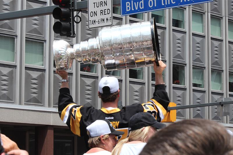 Sidney Crosby shows off the Stanley Cup to a sea of Penguins fans.