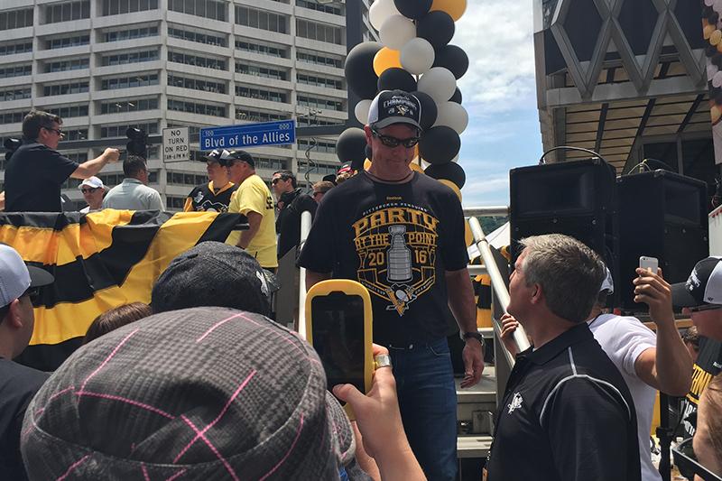 Head Coach Mike Sullivan exits the stage.