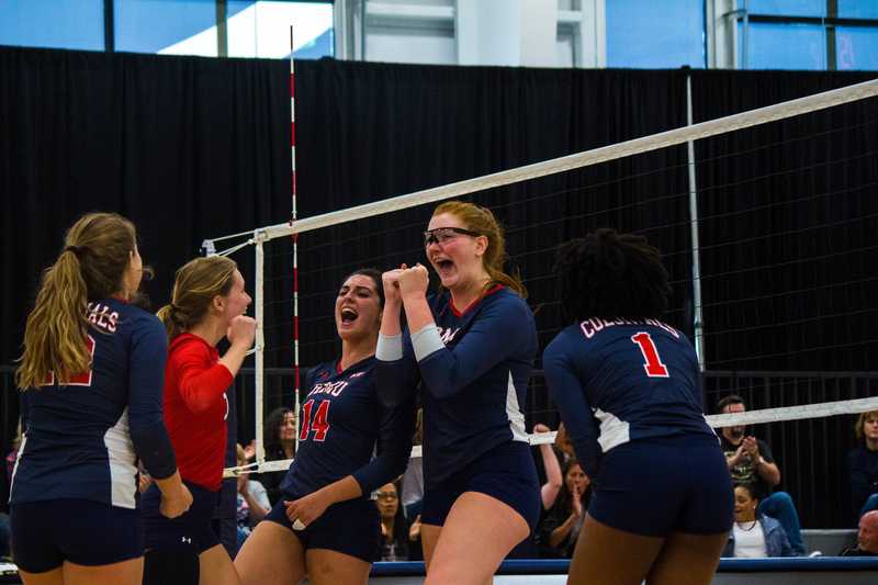 Emma+Granger+and+her+teammates+celebrate+another+point+during+their+3-set+sweep+of+Fairleigh+Dickinson+Photo+credit%3A+Samuel+Anthony