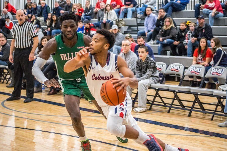 John Williams drives to the hoop against a defender in Moon Township, Pa. on Nov. 17, 2018. (RMU Sentry Media/David Auth) Photo credit: David Auth