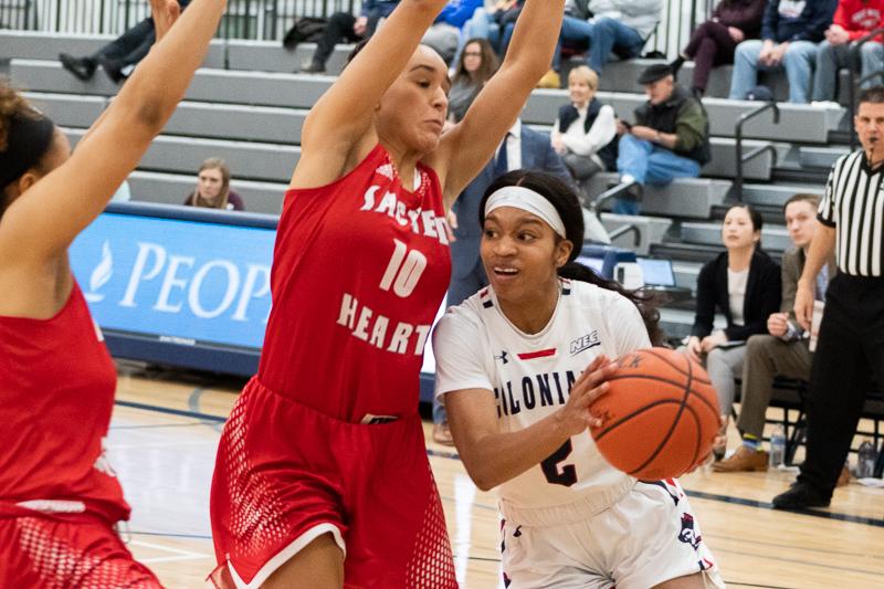 Nia Adams drives to the basket. Moon Twp, PA Jan. 28, 2019. (RMU Sentry Media/Michael Sciulli)