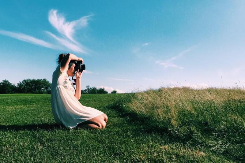 Madison Pisarchick focuses on what the camera helps her see. Photo credit: Madison Pisarchick