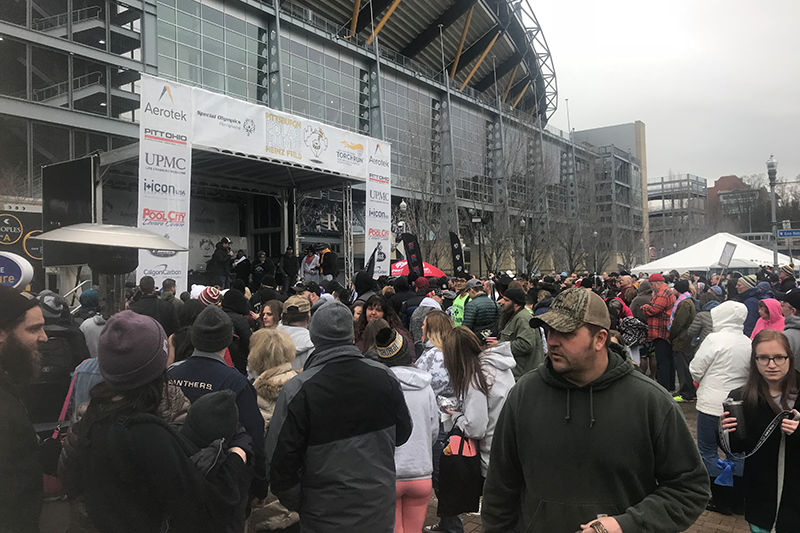 Plungers jump into the cold water during the 2019 Pittsburgh Polar Plunge. Photo Credit: (RMU Sentry Media/Adelyn Berdine)