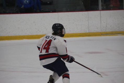 Women’s hockey wins third consecutive CHA regular season championship