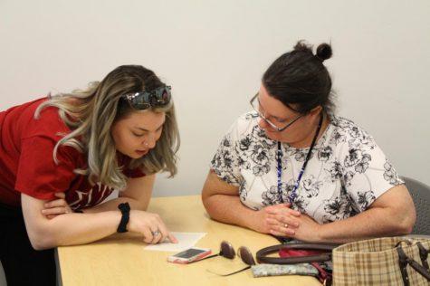 Sigma Tau Delta host Blackout Poetry event