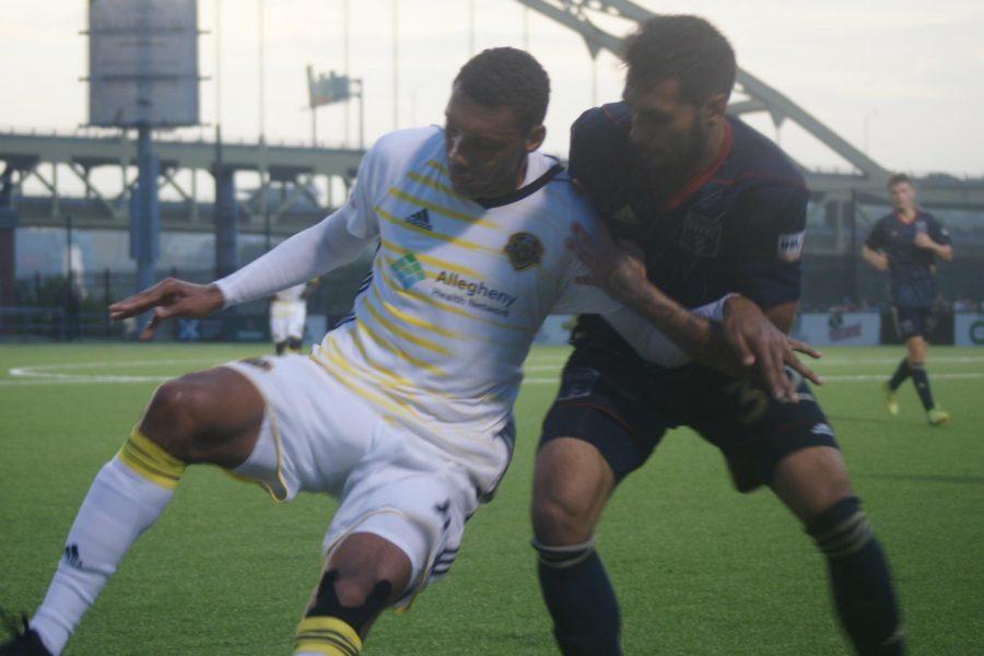 PITTSBURGH -- Two players fight over a ball on July 4, 2019. (Guest Photographer: Orazio Barbarino/O.Tographi)