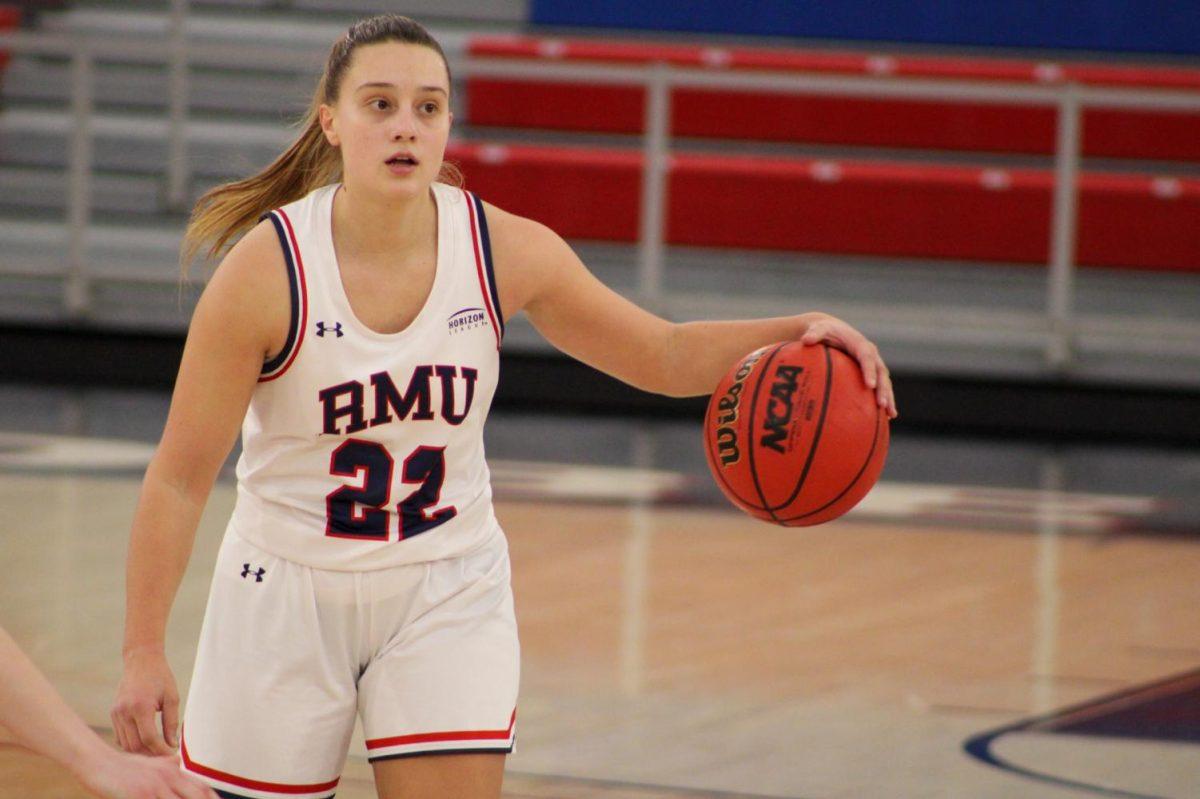 Esther Castedo racked up 11 points in the series-opening victory over Youngstown State. Photo Credit: Tyler Gallo