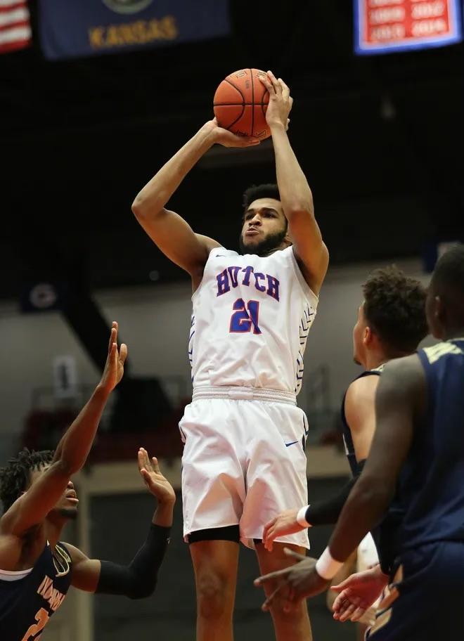 Matt Mayers, a JUCO product, has committed to Robert Morris
