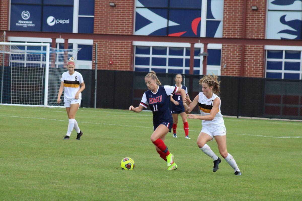 Sheridan Reid carries the ball against Valparaiso. 