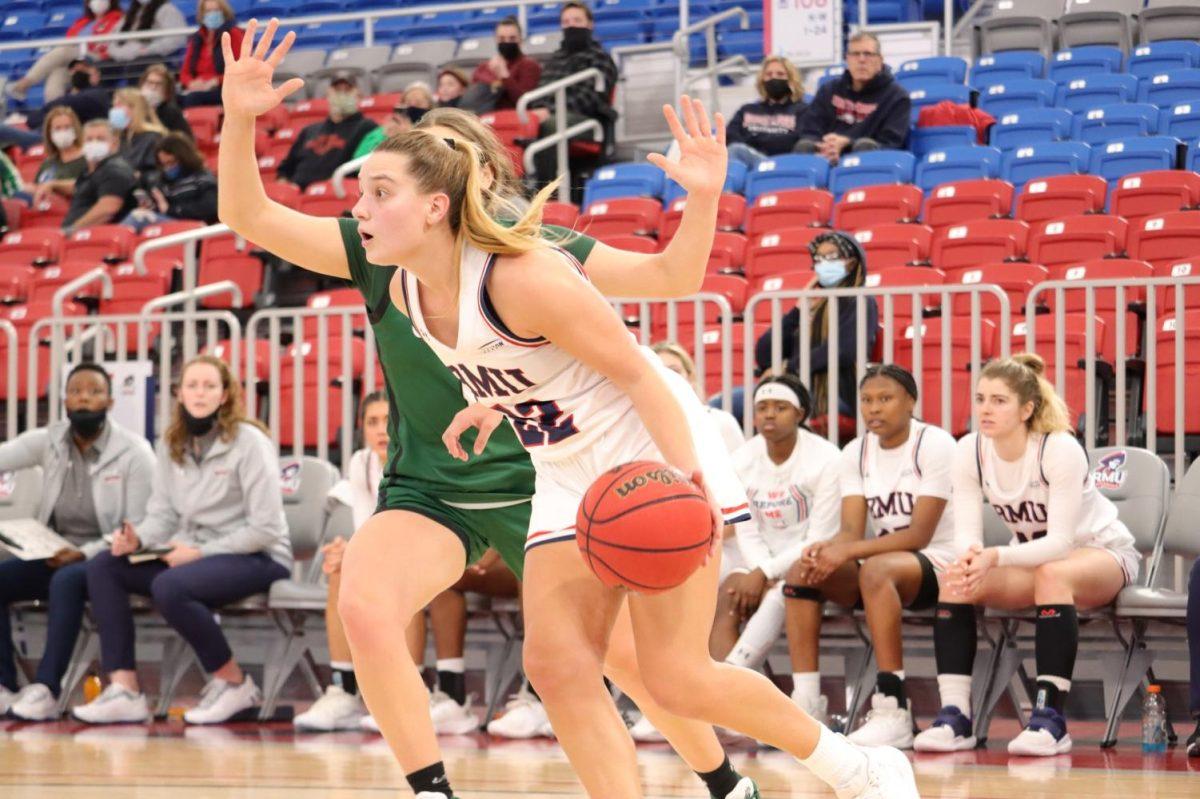 Esther Castedo carries the ball against Cleveland State. Photo credit: Ethan Morrison