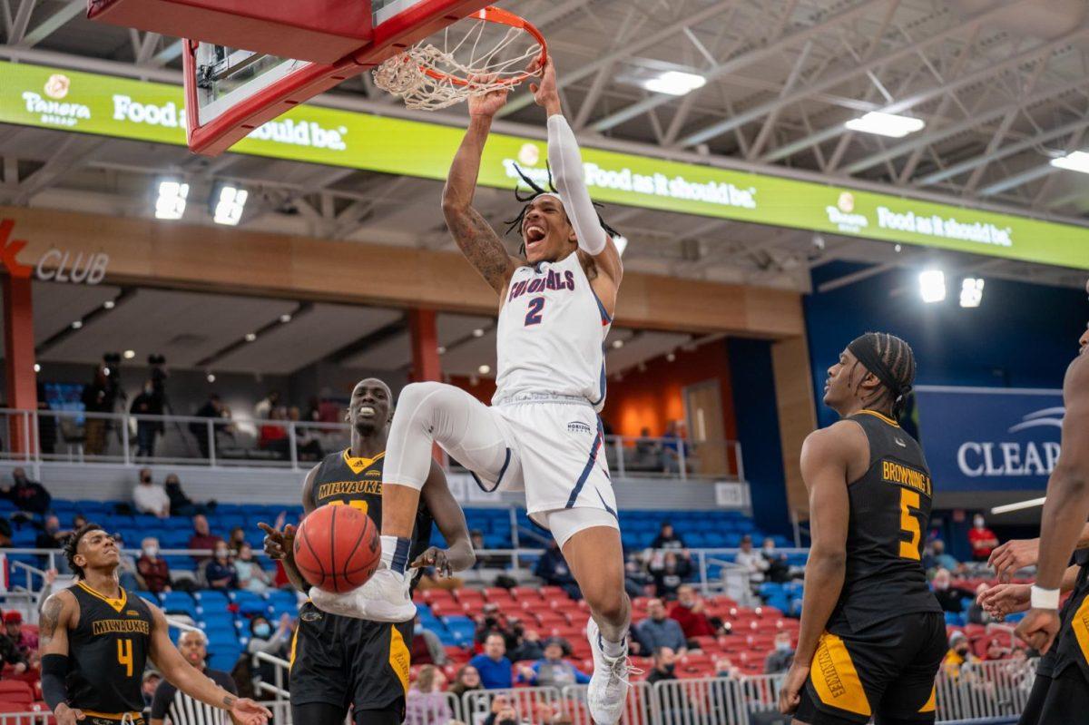 Kahliel Spear slams home a dunk in RMUs 77-53 victory. Photo credit: Justin Newton