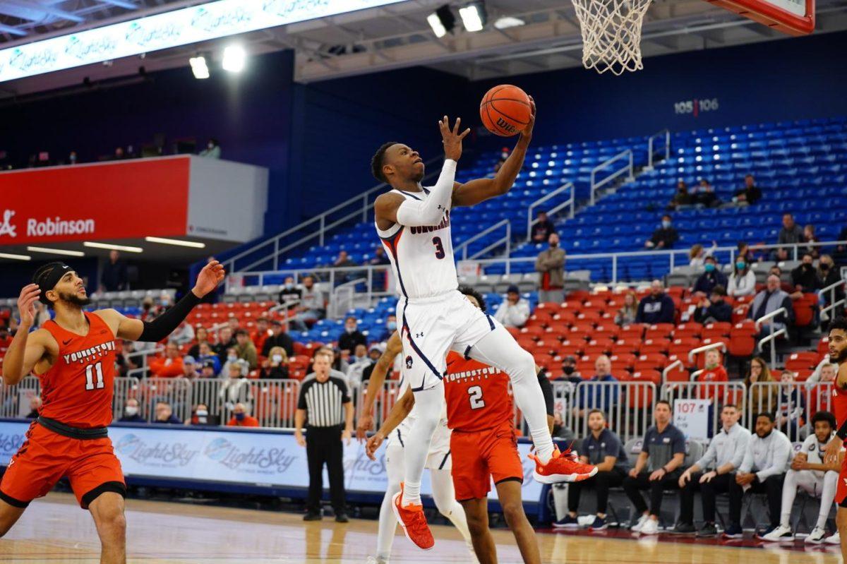 Rasheem Dunn goes up for a layup against Youngstown State. Photo credit: Justin Newton