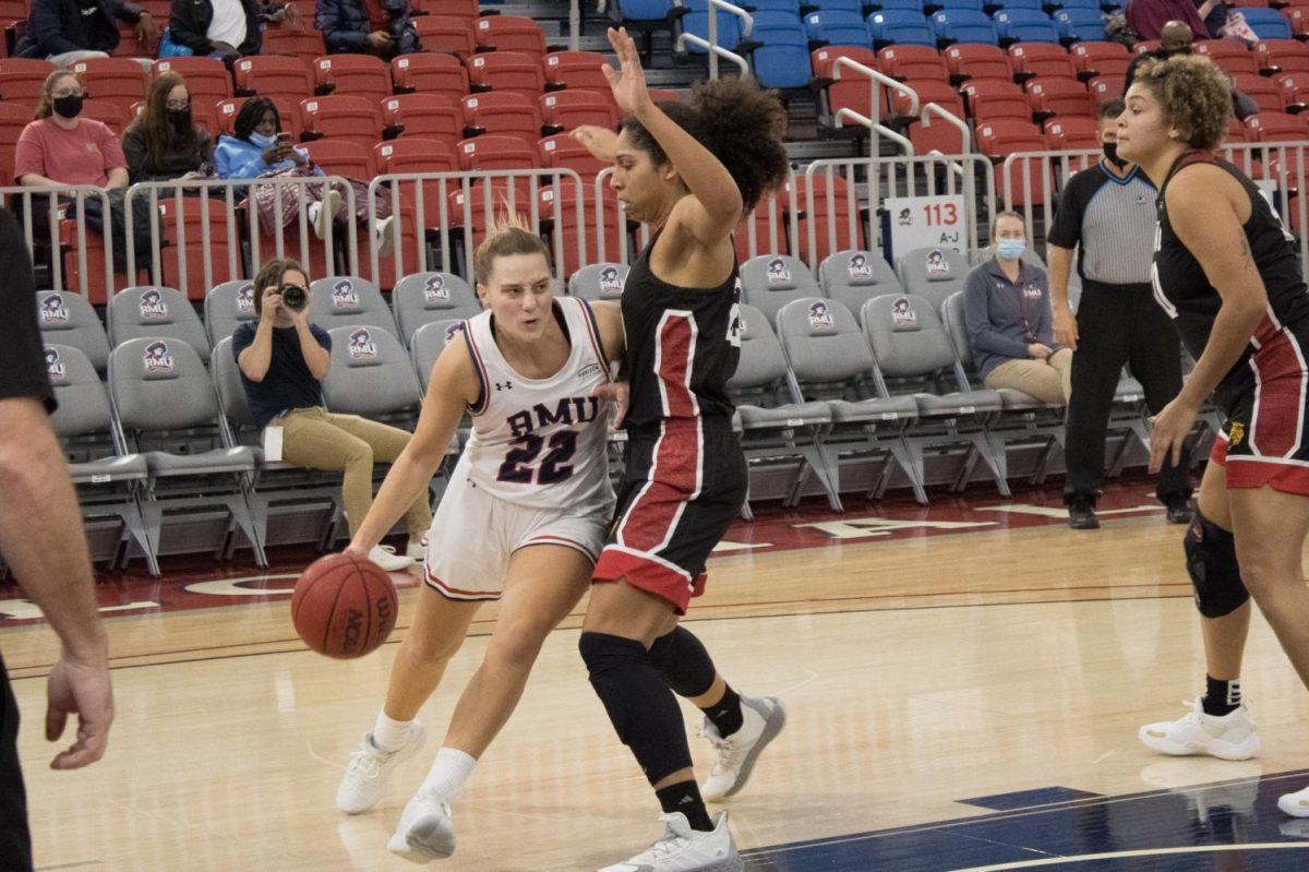 Esther Castedo drives to the hoop against IUPUI. Photo credit: Gabriella Rankin