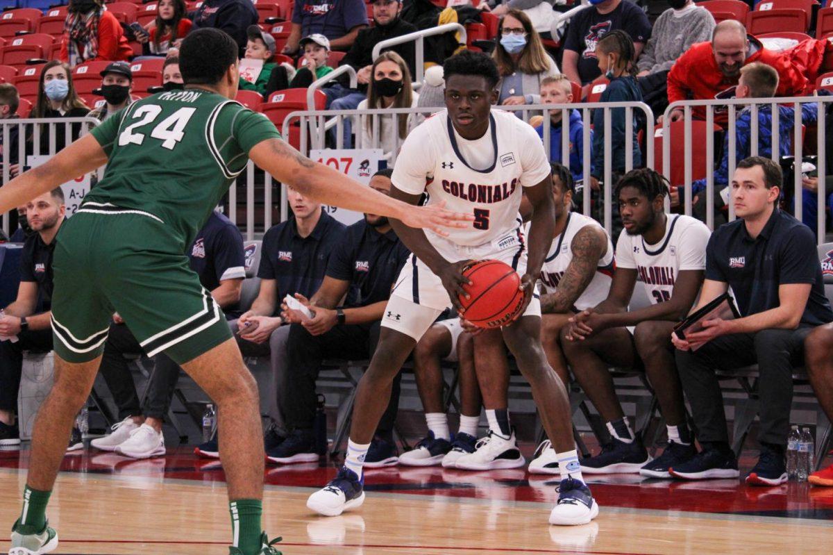 Enoch Cheeks surveys against Cleveland State. Photo credit: Tyler Gallo