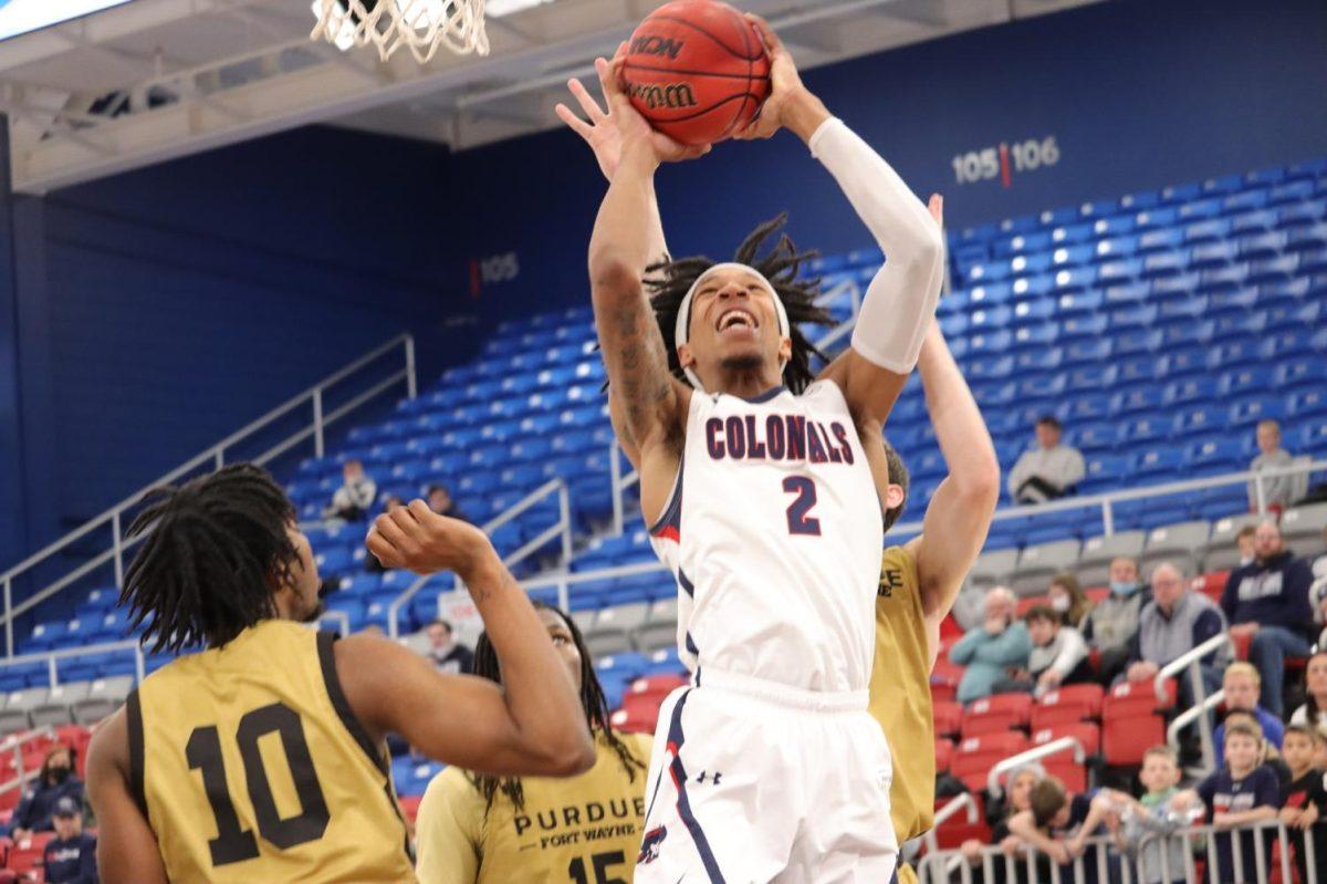 Kahliel Spear goes up for a layup in the teams loss to Purdue Fort Wayne. Photo credit: Ethan Morrison