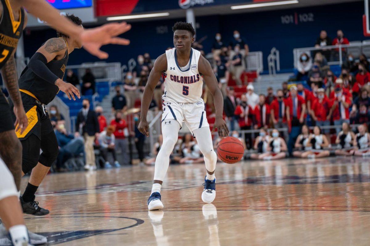 Enoch Cheeks sets up against Milwaukee. Photo credit: Justin Newton