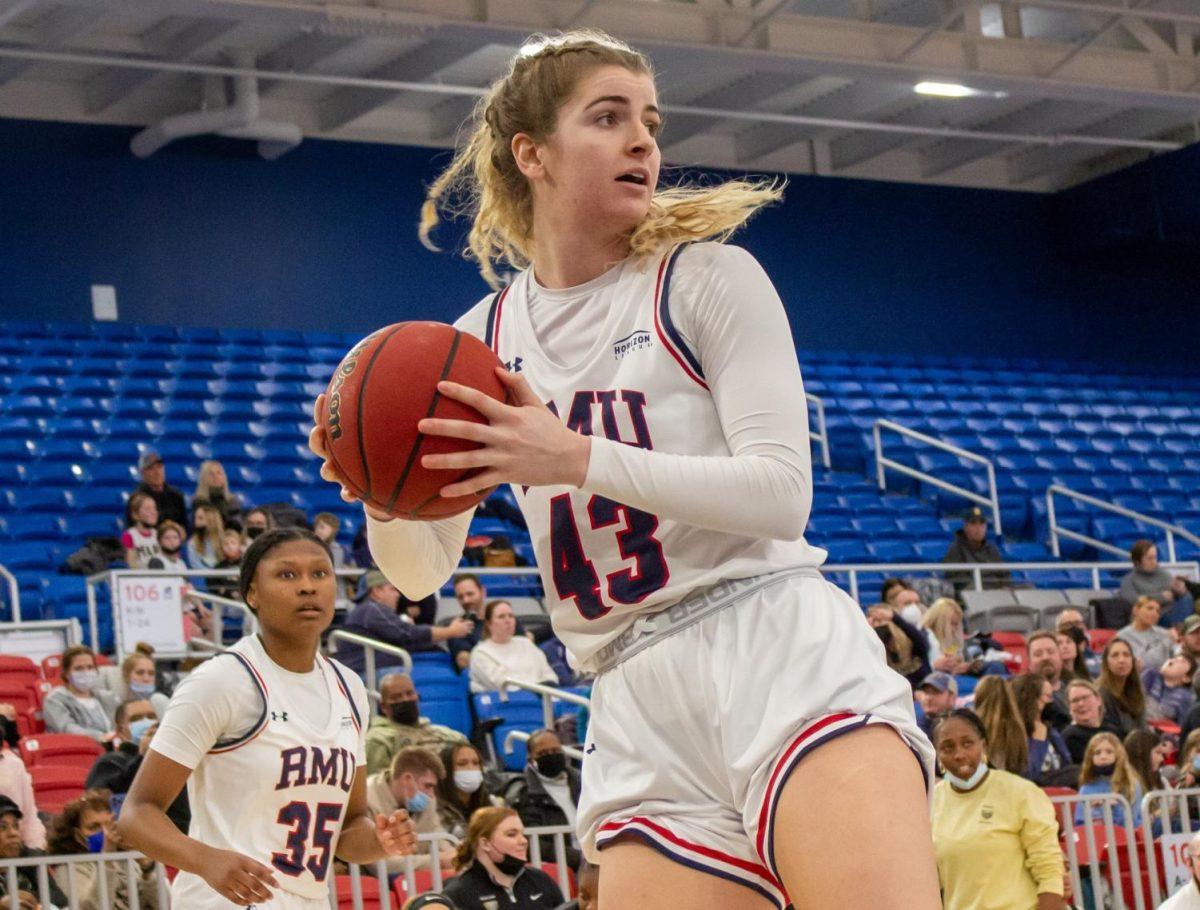 Ashya Klopfenstein looks to make a pass against Oakland. Photo credit: Bailey Noel