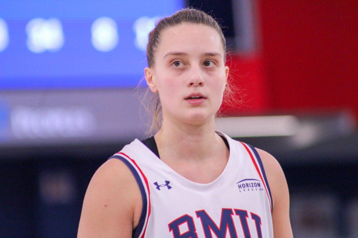 Esther Castedo stands at the free-throw line against Detroit Mercy. Photo credit: Tyler Gallo