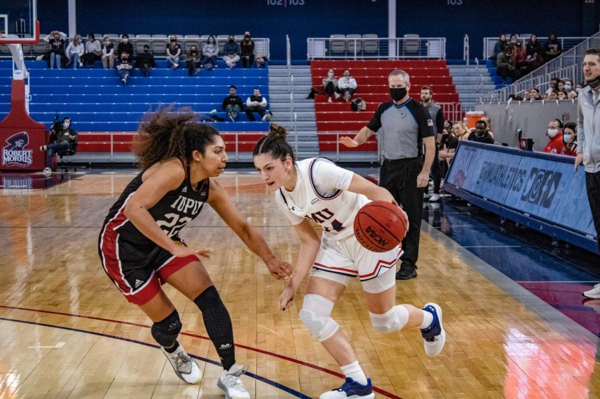 Alejandra Mastral looks to navigate around Rachel Kent of IUPUI. Photo credit: Gabriella Rankin