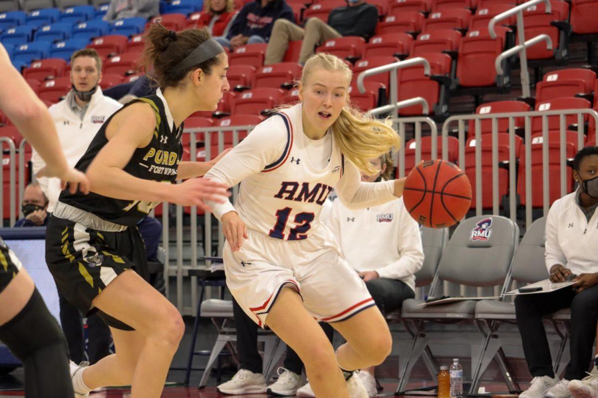 Nina Augustin fends off Amellia Bromenschenkel of Purdue Fort Wayne. Photo credit: Ethan Morrison