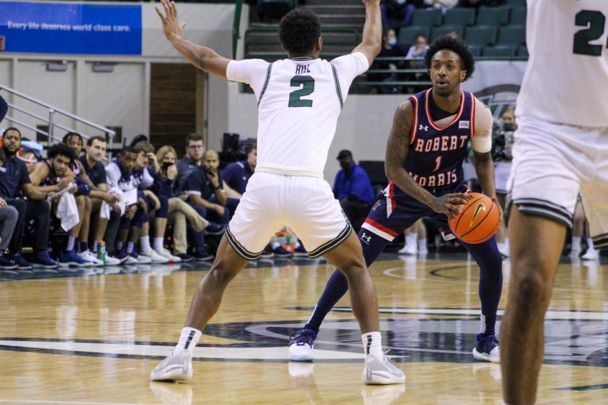 Micahel Green III and Yahel Hill go at it at the Wolstein Center. Photo credit: Tyler Gallo