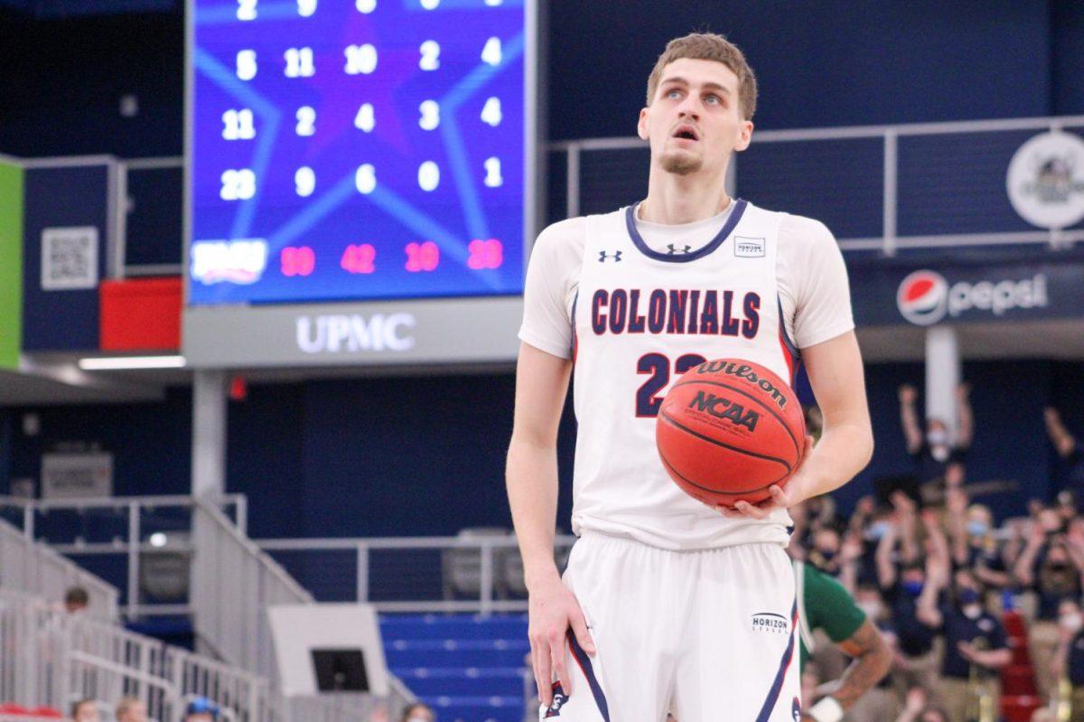 Brando Stone about to shoot a free throw against Green Bay on January 29, 2022