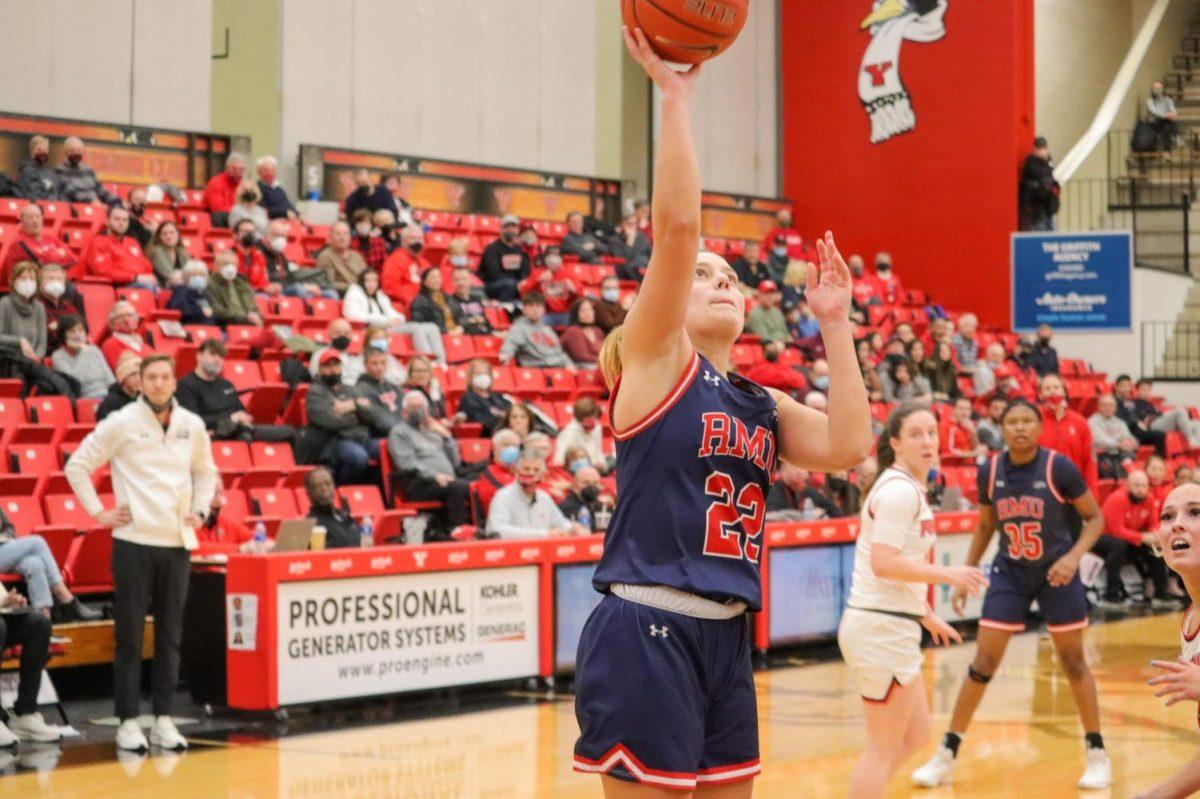 Esther Castedo signs a professional contract with Ensino Lugo. Photo credit: Ethan Morrison