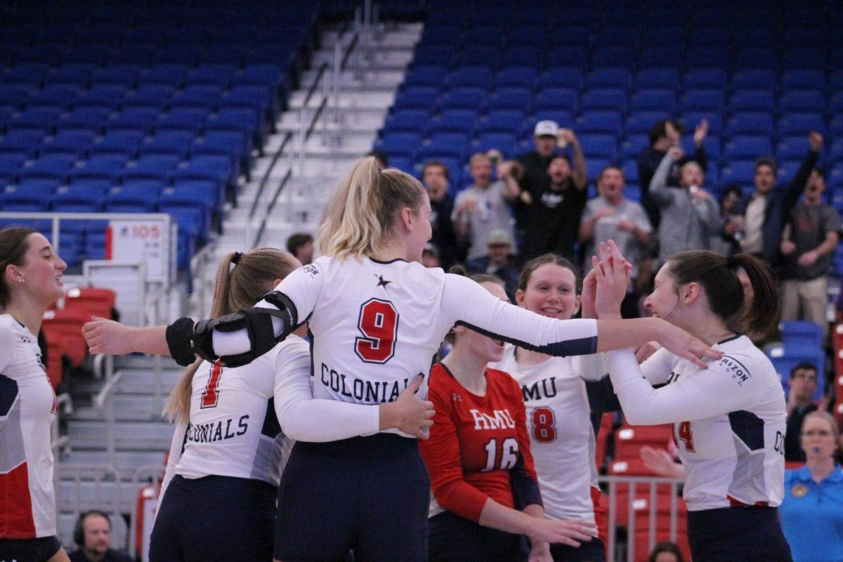 The team huddles and celebrates a point in the straight-set loss Photo credit: Malena Kaniuff