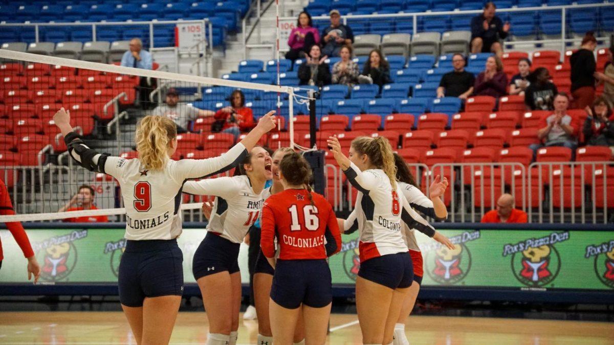 The team celebrates a point in the 3-1 loss to Youngstown State Photo credit: Sydney Riker