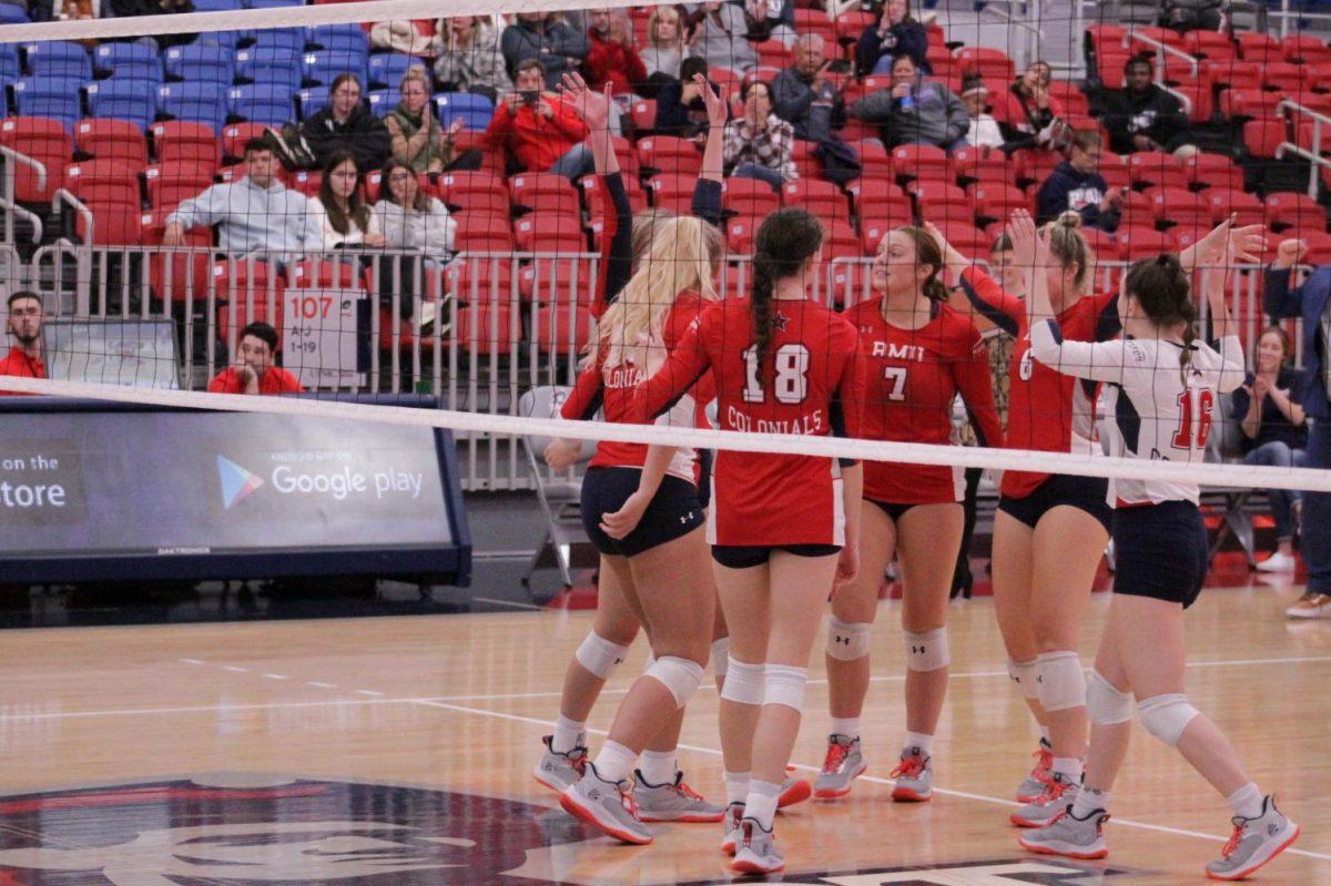 The team huddles after a point in the 3-0 loss to Northern Kentucky Photo credit: Colby Sherwin