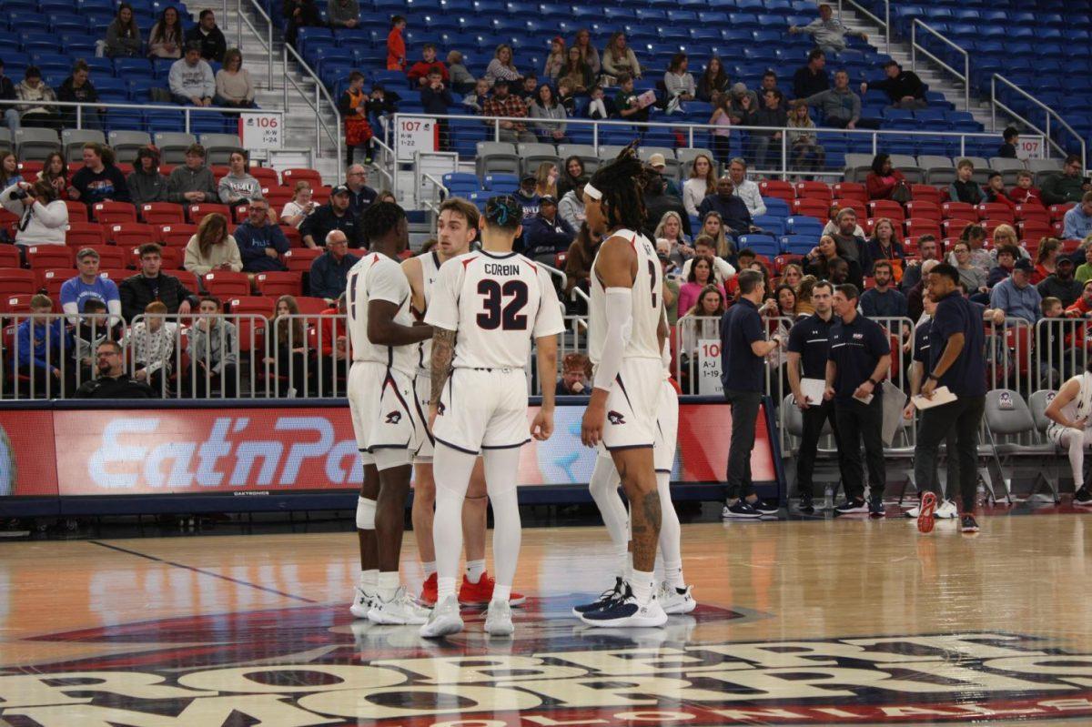 The team huddles during the 75-70 win over Purdue Fort Wayne Photo credit: Alec Miller