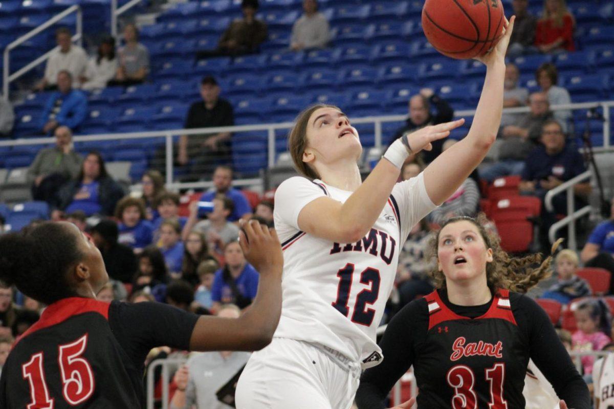 Kirk driving up for the lay-up against St Francis on November 10, 2022 Photo credit: Ethan Morrison