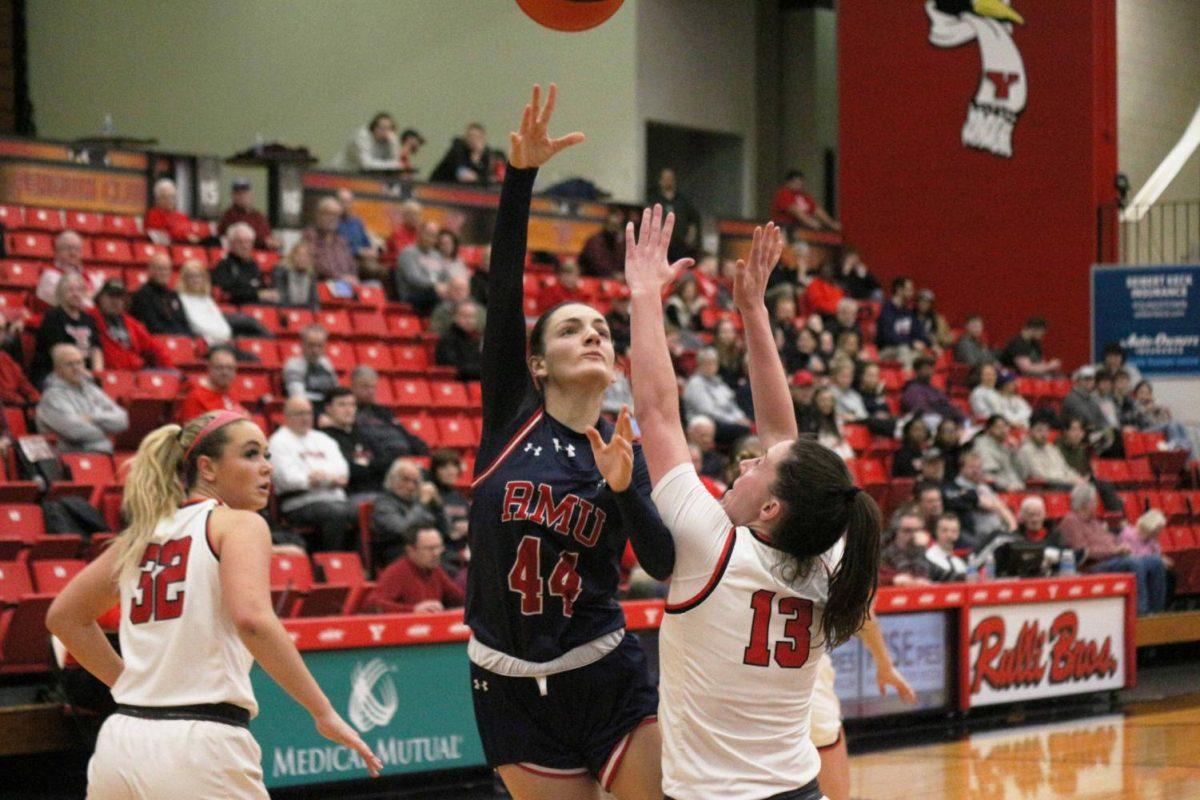 Alejandra Mastral attempts a layup in the 65-48 loss to Youngstown State Photo credit: Cam Wickline