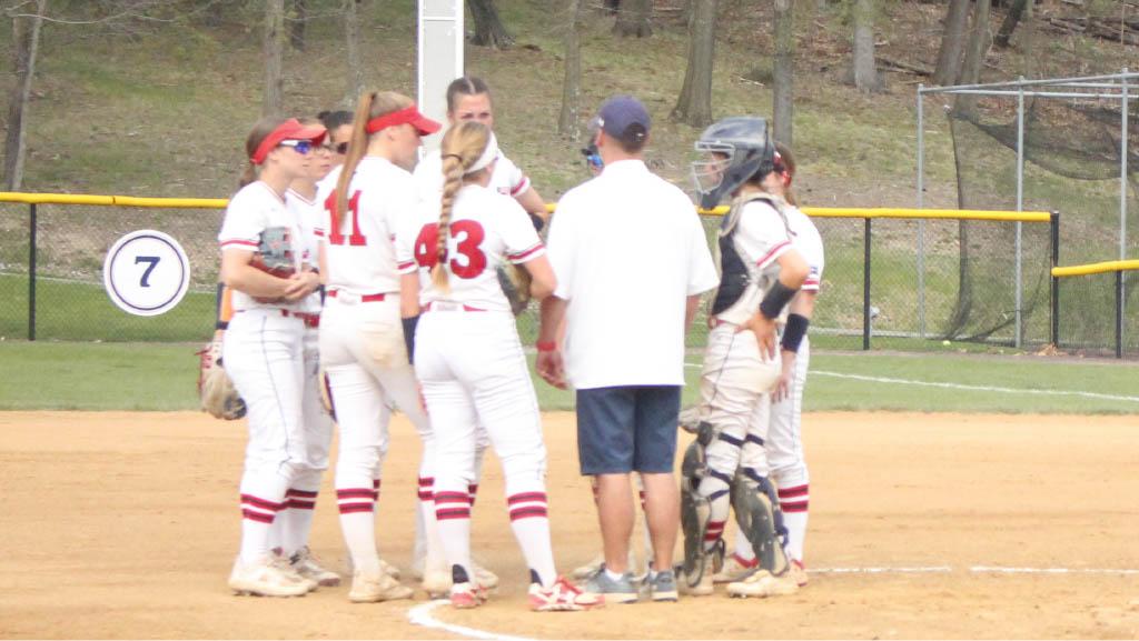 The+softball+team+split+the+doubleheader+on+Saturday+afternoon%2C+losing+3-1+in+the+first+game+3-1+and+winning+the+second+game+4-2+Photo+credit%3A+Cole+Brennan