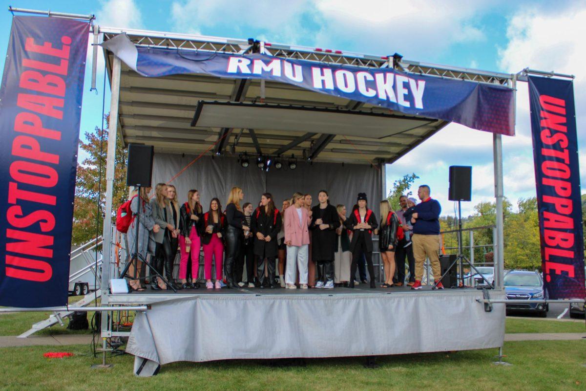 RMU Hockey Teams Get Red Carpet Welcome for D1 Relaunch