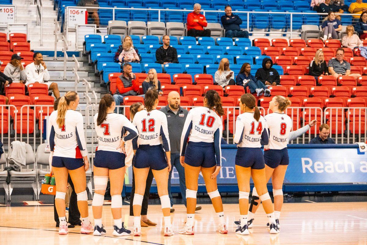 The+Colonials+defeated+the+Penguins+in+a+five-set+thriller%2C+snapping+their+six-game+losing+streak.+Photo+credit%3A+Payton+Hostetler