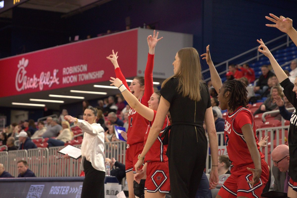 Women's Basketball Earns 2 Preseason Awards, Picked Second in Poll