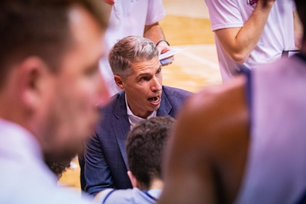 Hawkeyes Prove to be to Strong As Men's Basketball Falls in Folgueiras Reunion